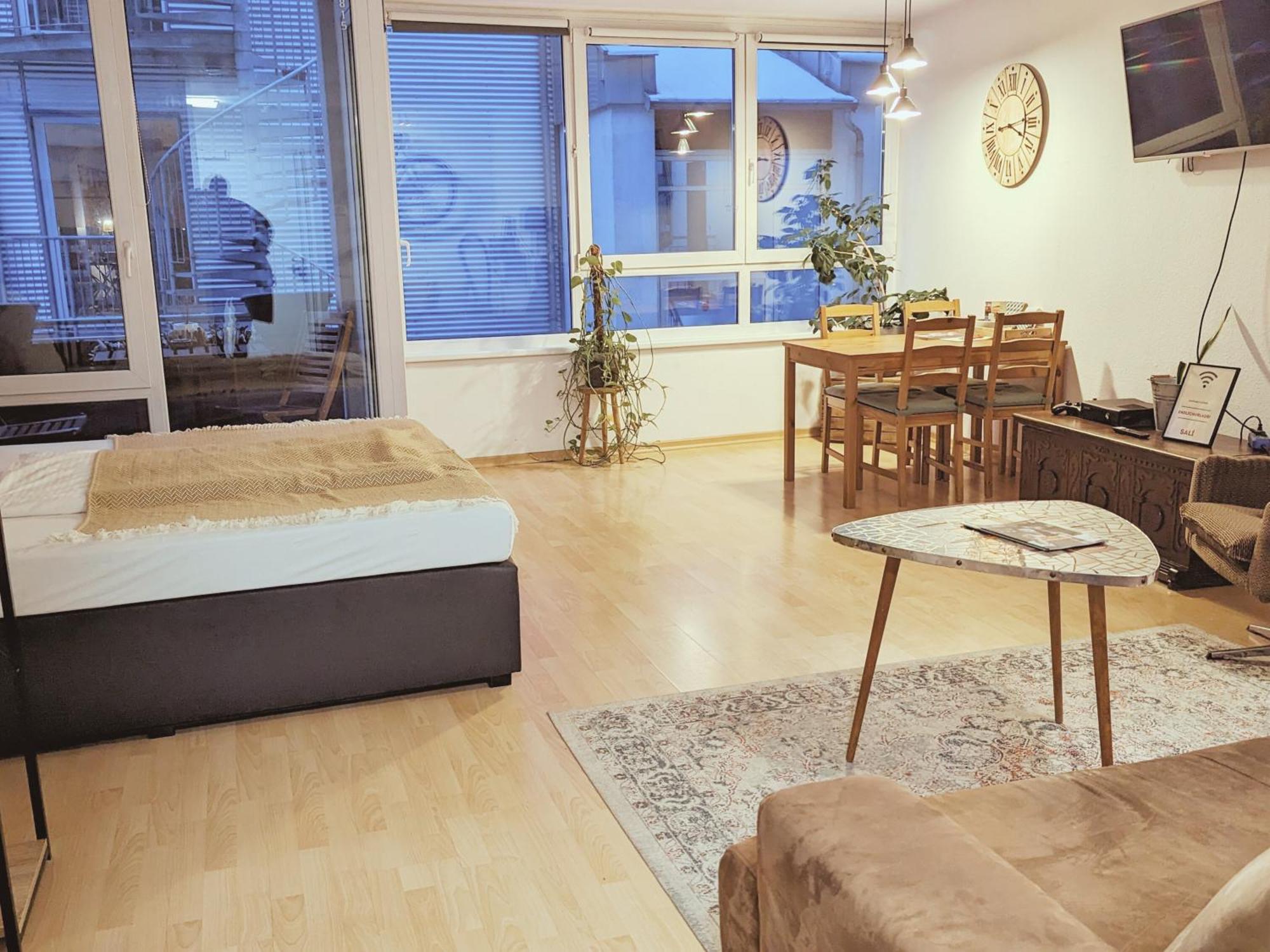 Suiteable Living - Modern, Zentral, Balkon, Netflix Apartment